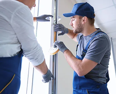 glass repair experts in Lake Magdalene, FL